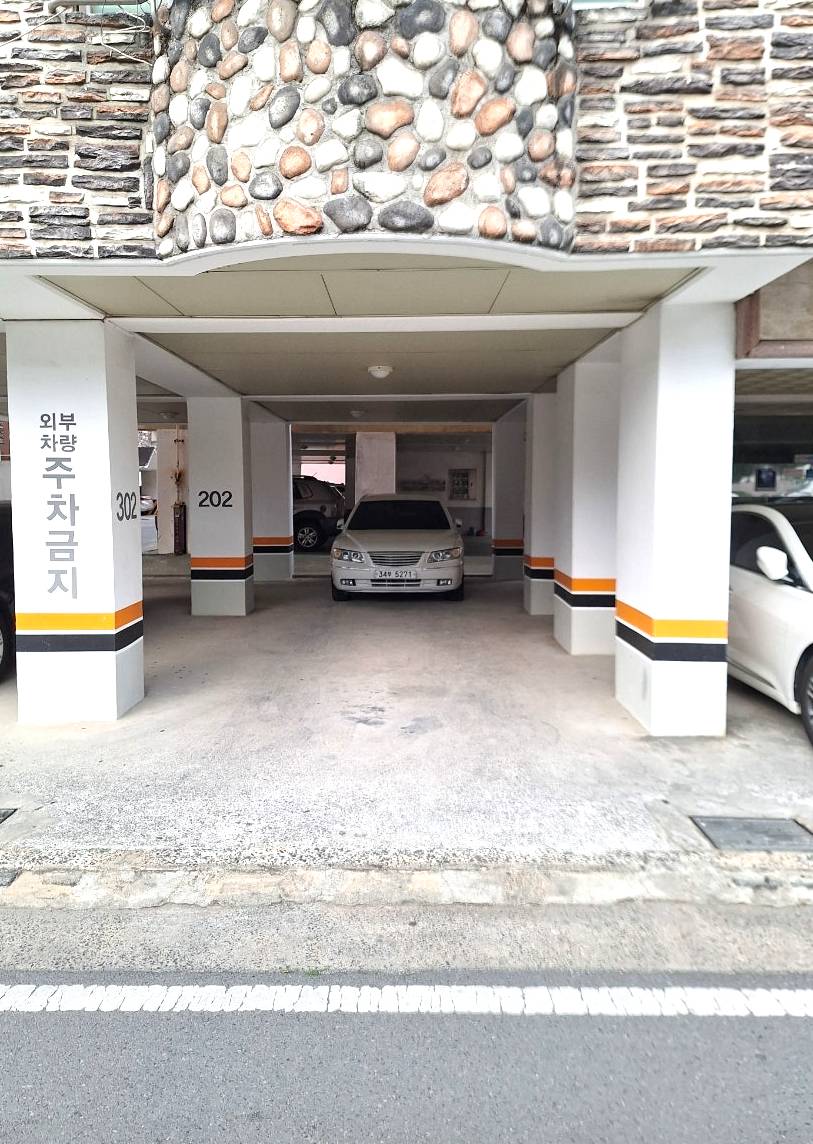 구조달청 맞은편 명가 빌라트 기둥도색 결과